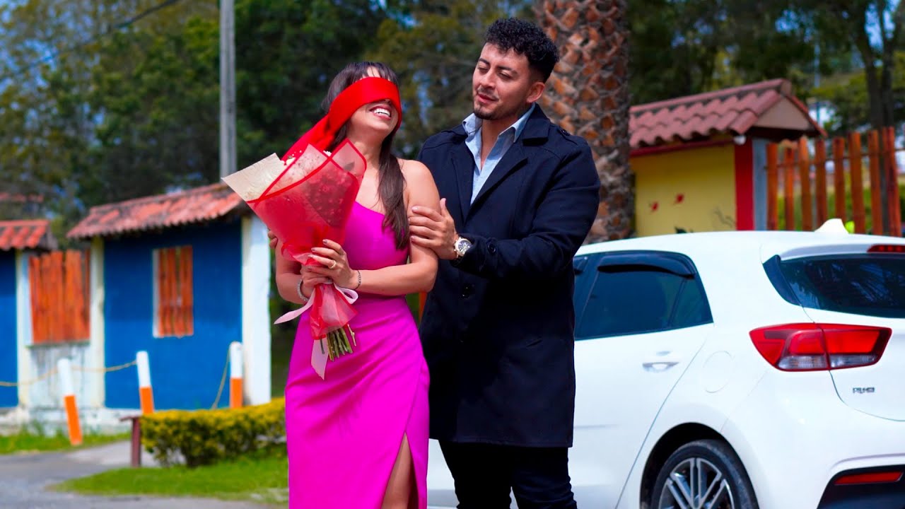Le regaló un carro viejo a su novia y ella terminó rechazándolo