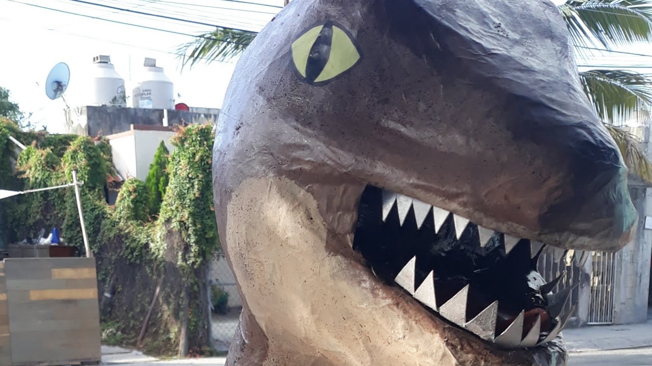 Como hacer una piñata de dinosaurio rex  #piñatadetiranosaurio