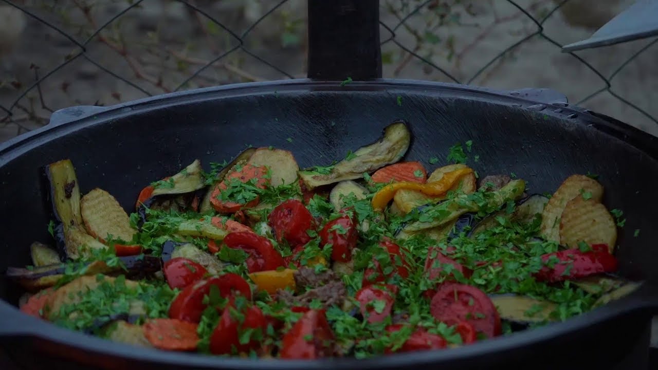 Готовим: Мясо с овощами на садже и острую аджику на зиму | Жизнь в деревне