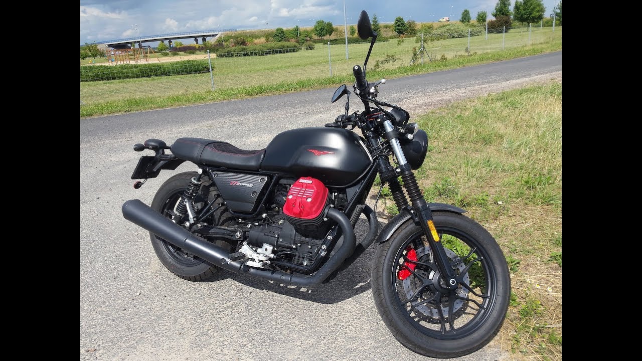 Moto Guzzi V7 III Carbon acceleration