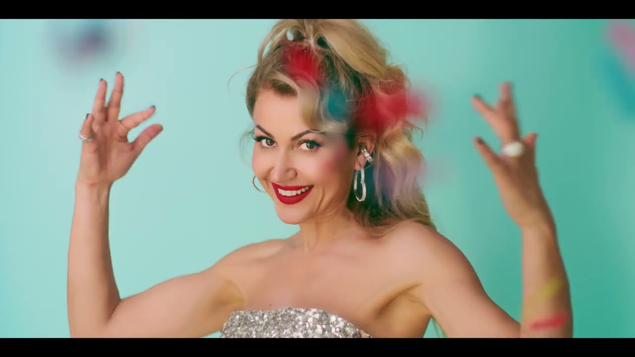 Anamaria Ferentz - Christmas is near (Official Music Video)