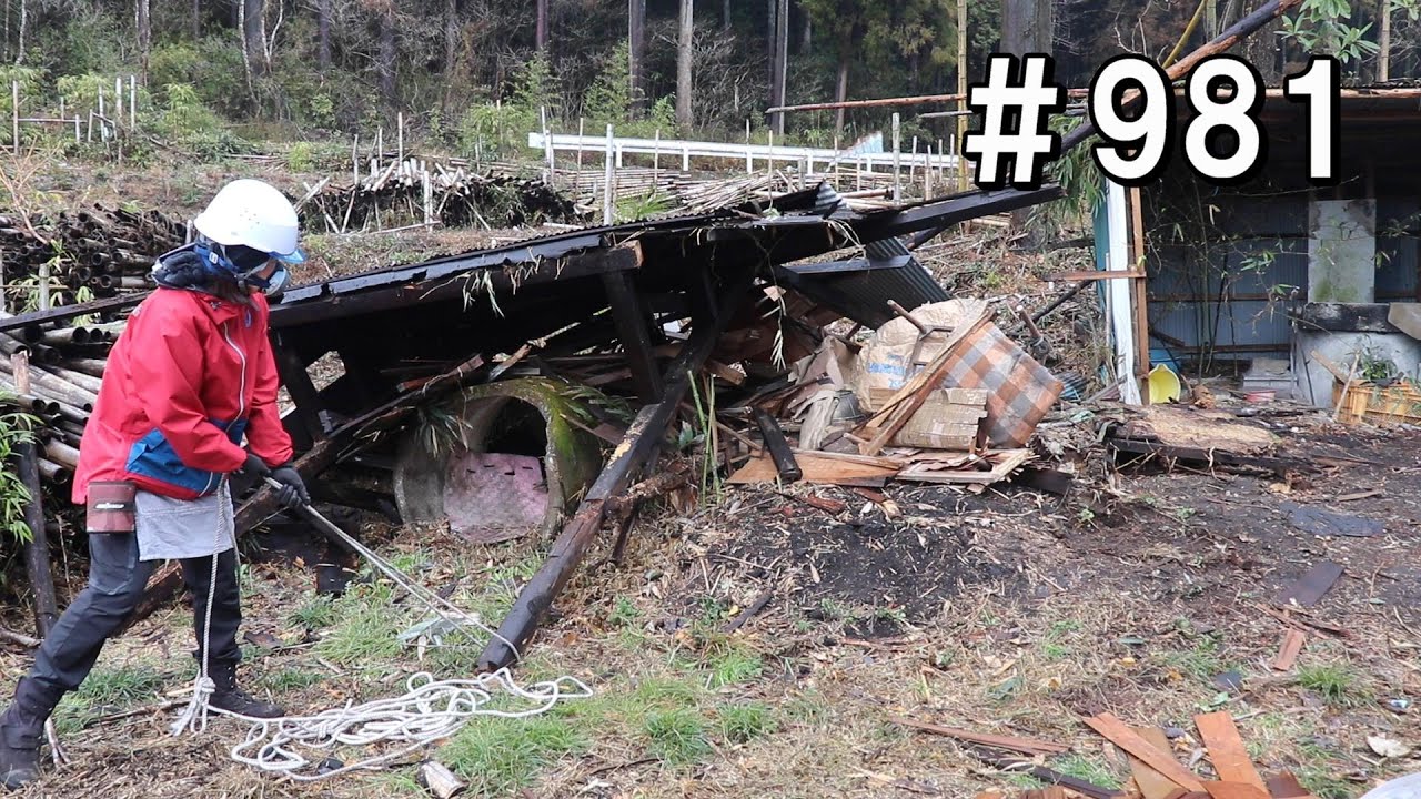 倒壊した鎧張り小屋の片付け18｜梁が下がって安定してきた！畳片付け
