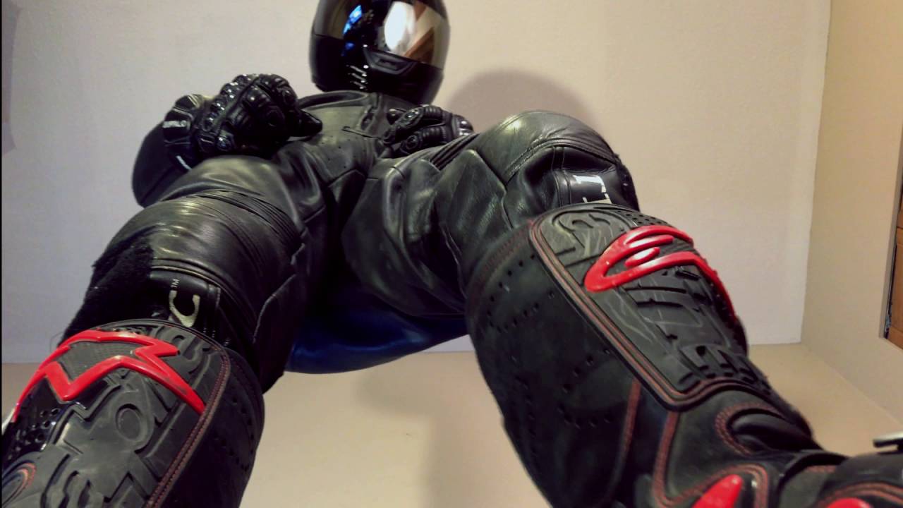 Alpinestars T8 Boots Stomp Iphone (POV)