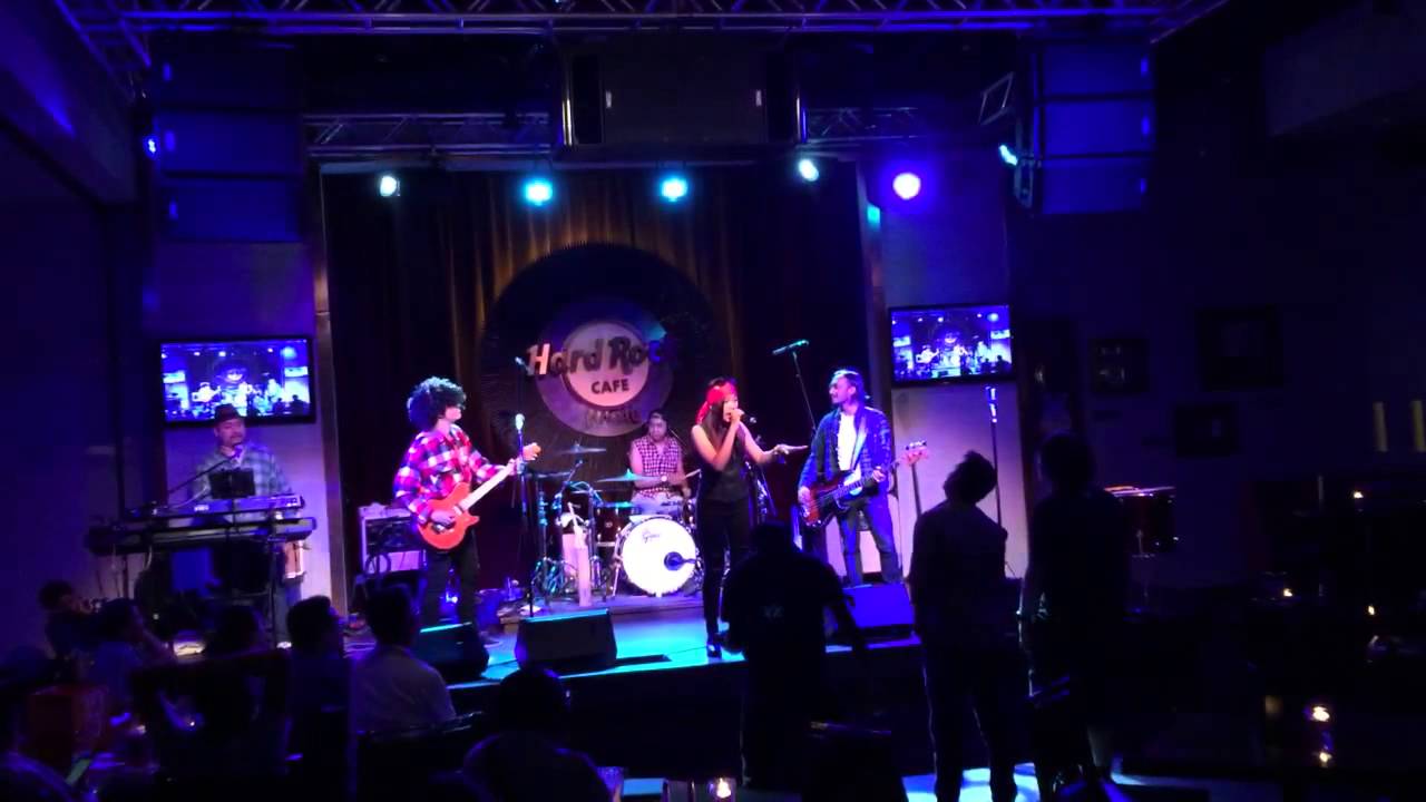 BUGSHOW @ HARD ROCK CAFE  MACAU - KNOCKIN ON HEAVENS DOOR (Gun's & Roses Cover)