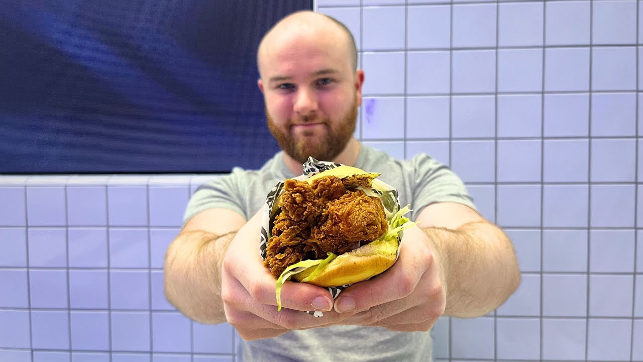 TRYING SIDEMEN'S FRIED CHICKEN CHAIN - SIDES! 🍗 SPICY NASHVILLE CHICKEN, MAC & CHEESE BITES & More
