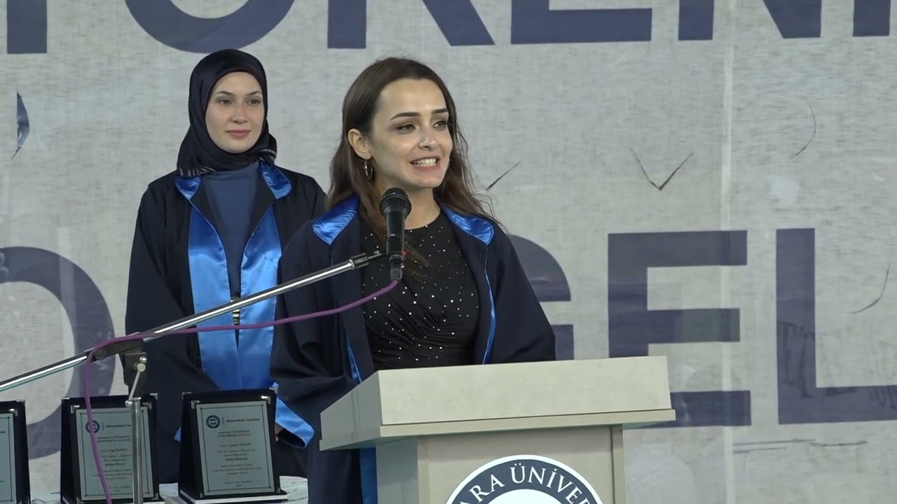 2023 Mezuniyet Töreni: Kimya Mühendisliği Bölüm Birincisi ve Dereceye Giren Öğrencilere Plaket
