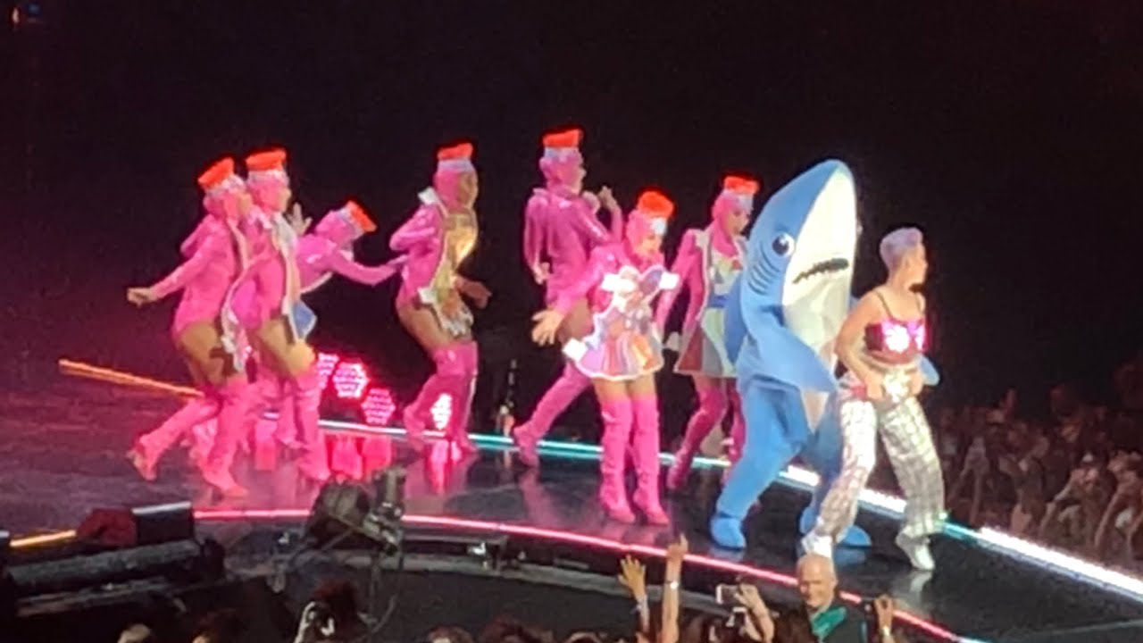 Katy Perry | Witness The Tour | Amsterdam | California Gurls
