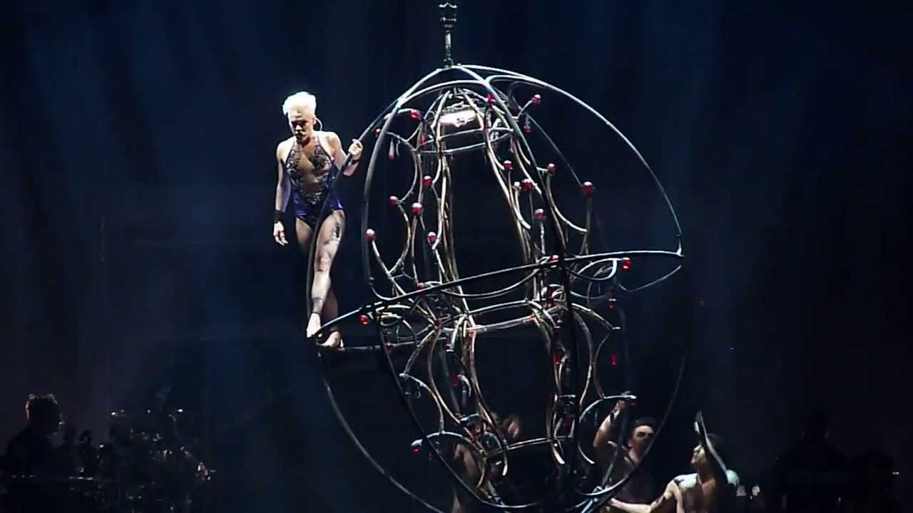 Pink - Sober (live in London 28.4.2013)