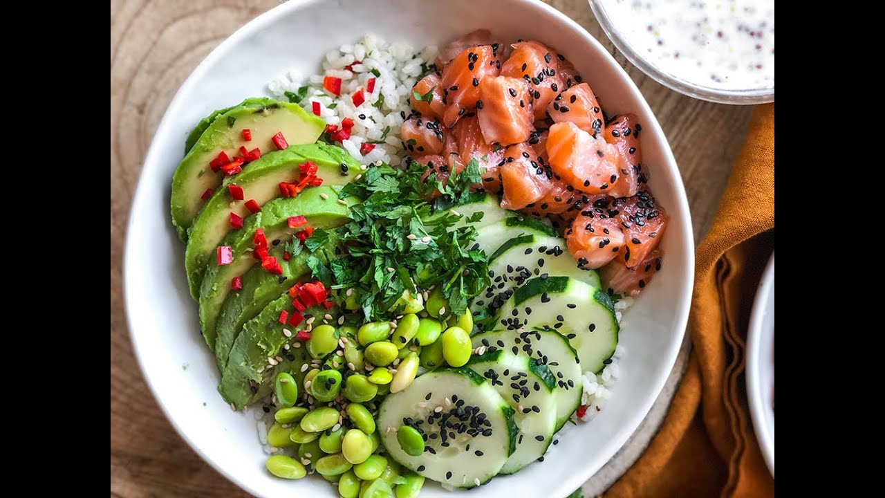 Cómo hacer un POKE BOWL CON SALMÓN Y EDAMAMES, con salsa FÁCIL Y SALUDABLE! | Saboreanda