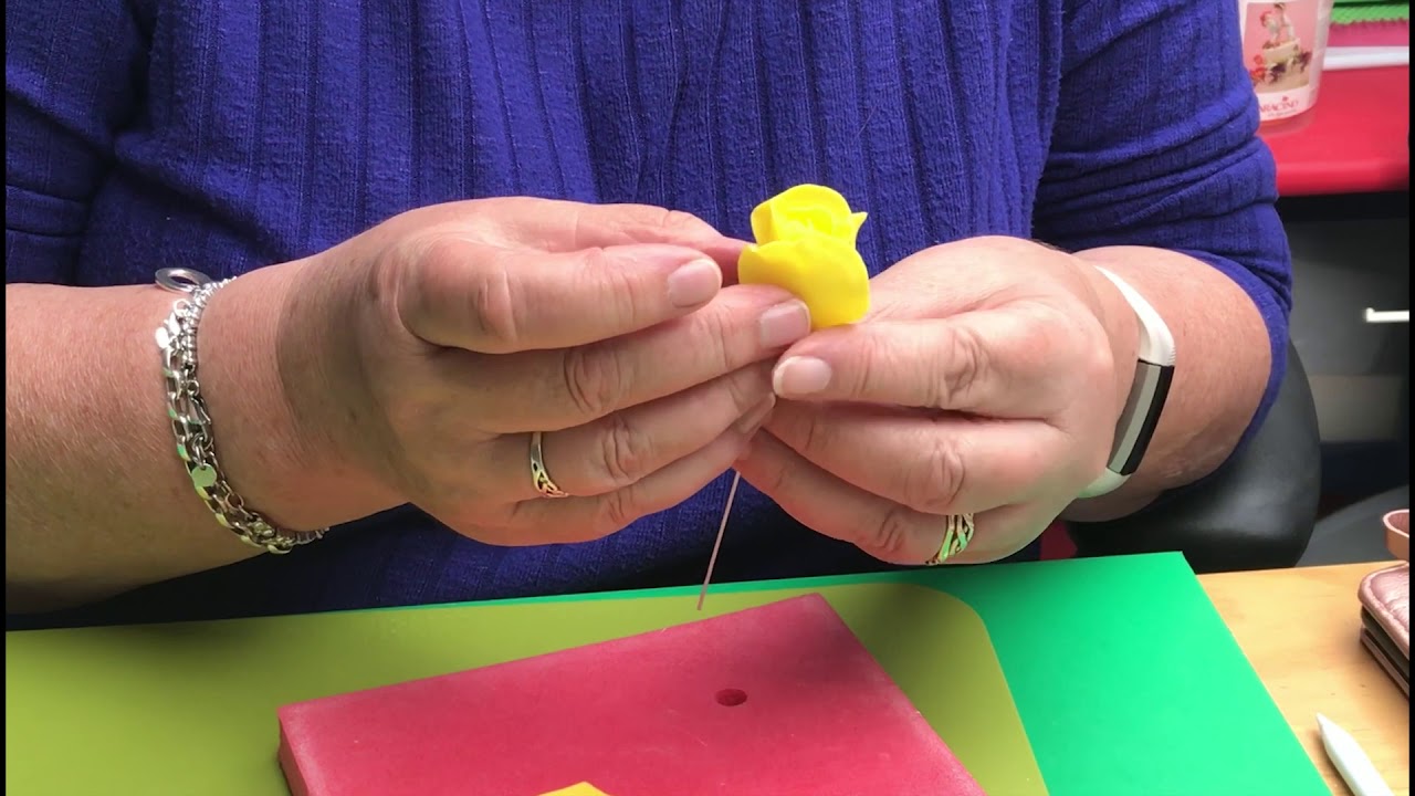 How to make a Rose Using FMM Sugarcraft 5 Petal Rose Cutters