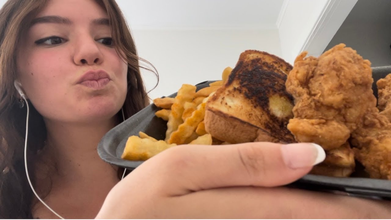 Zaxby's Mukbang - First Time Trying Zaxby's Chicken Fingers, Toast, & Fries 🐓 😋