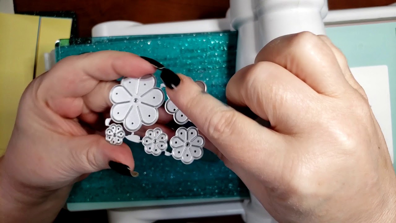 Die-cut Flowers from BeeBeecraft | Craft with Me!