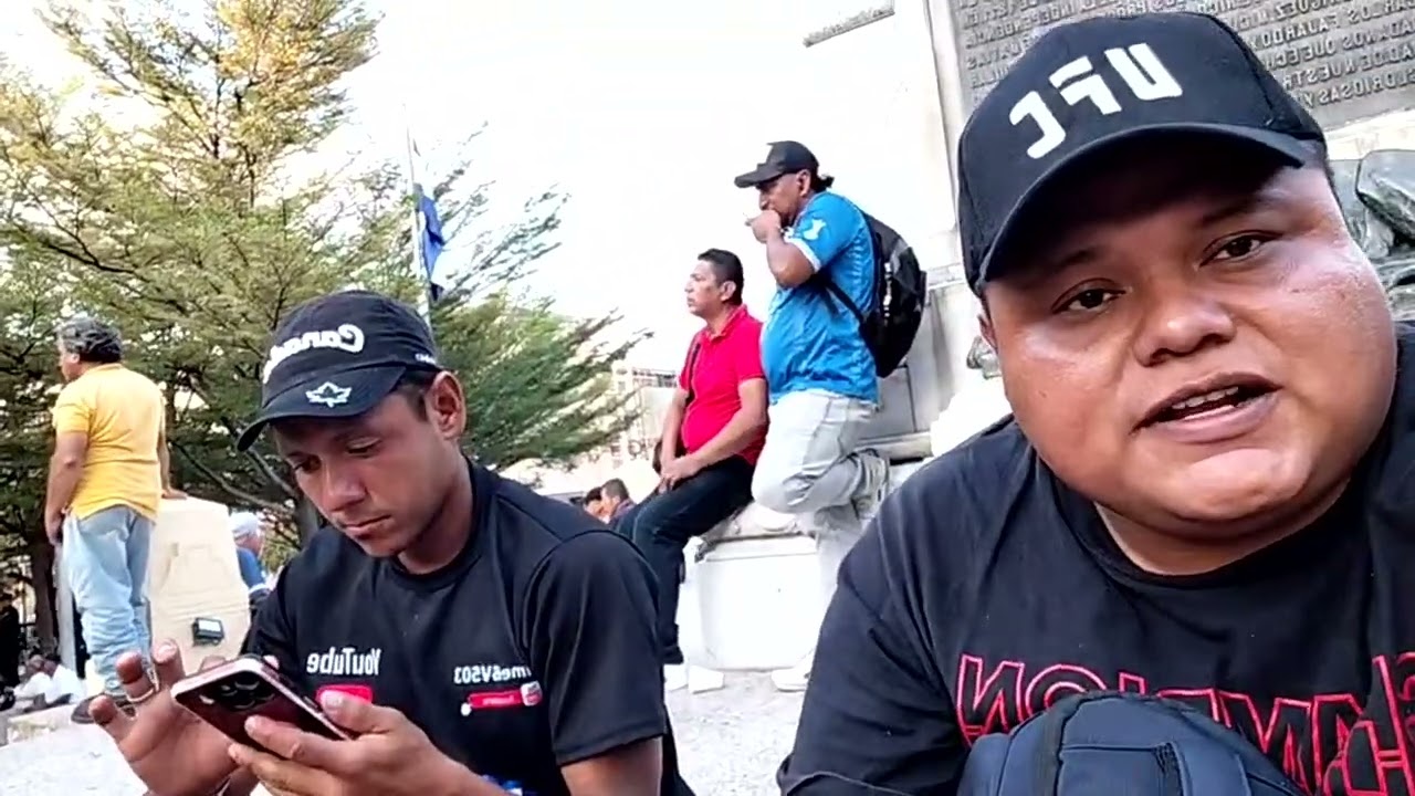 Momentos destacados de Se van Los pitufos ultimo live con ellos💣😱😡 (0:00 - 1:59)