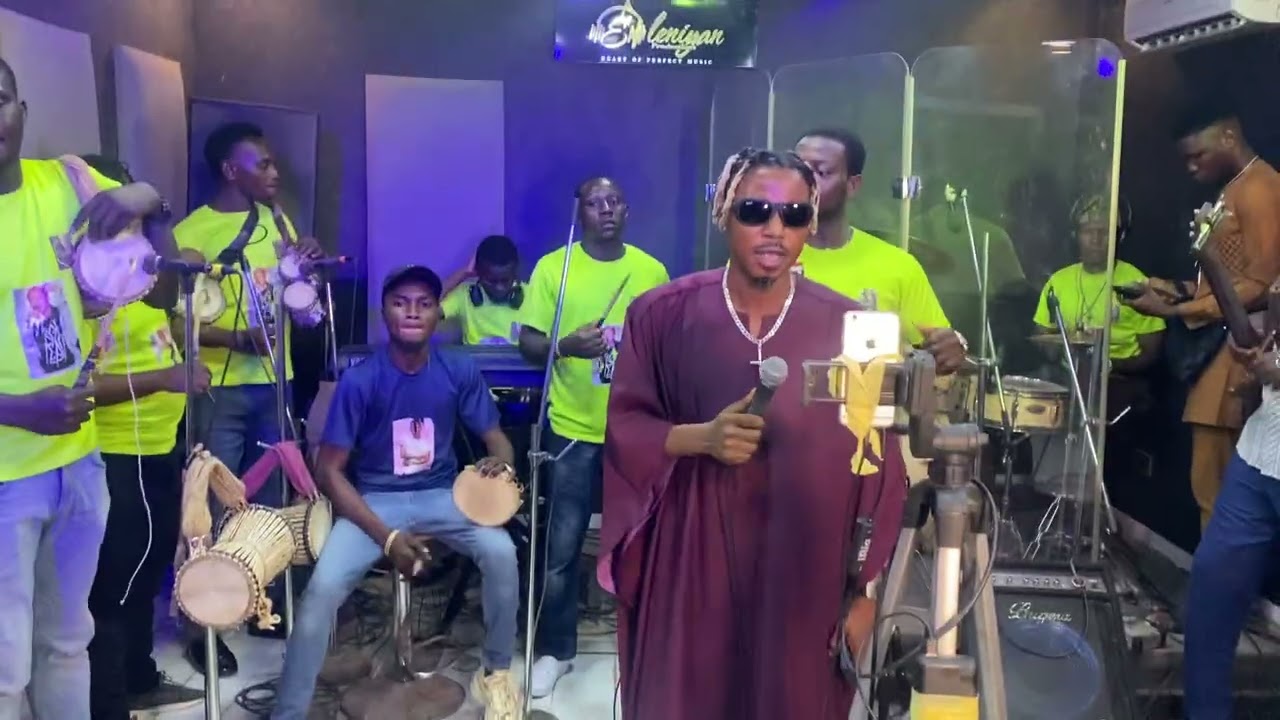 LISTEN TO NEW ORLANDO HANDSOME LEKE JUMMY LATEST GROOVE ON STAGE 