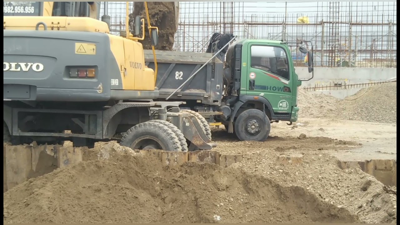 Máy xúc bánh lốp Volvo 145B 2008