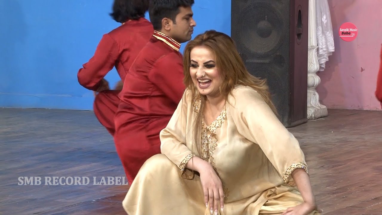 AFREEN KHAN STAGE GROUP PERFORMANCE | TAK WAY TU DHOLA NSEEBO LAL PUNJABI SONG - SMB