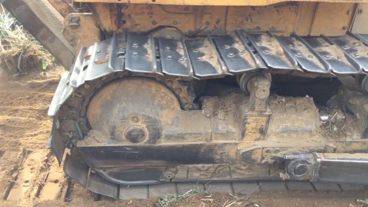Travaux d'ouvertures de voies et reprofilage lourd à Motezo-Alépé 54 km. KariCis Équipements.