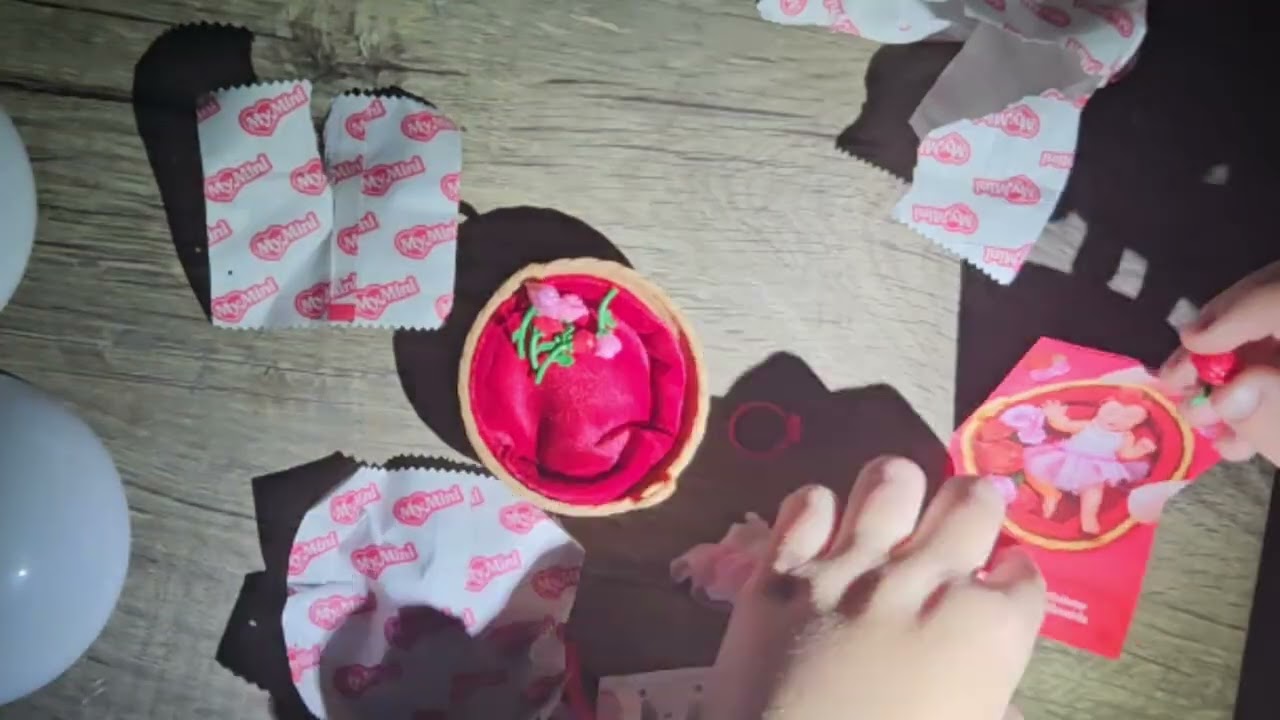 My mini baby sweetheart unboxing in the dark.