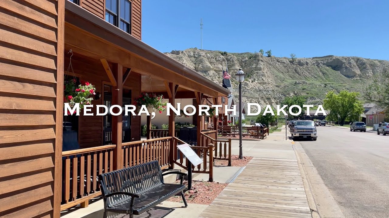 WALKING: Medora, North Dakota- Gateway to Theodore Roosevelt National Park, ND Badlands