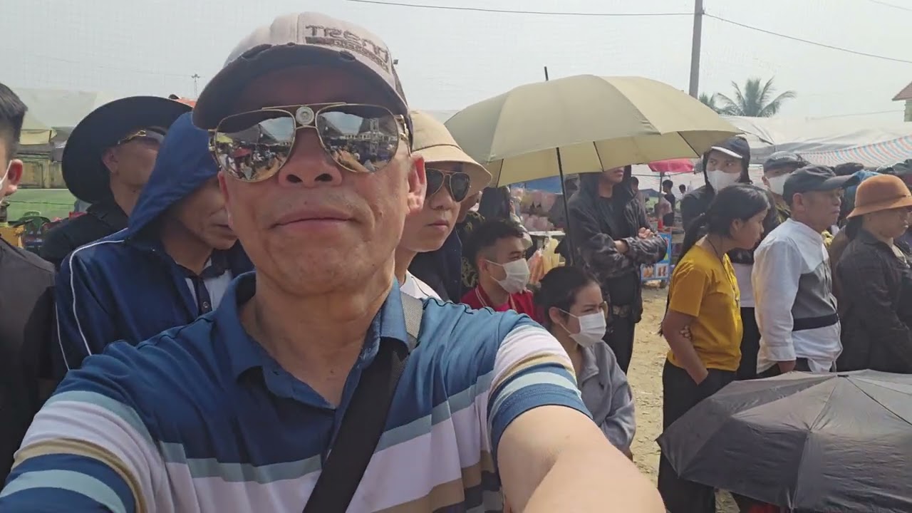 Di xem hoi vat tren que huong 