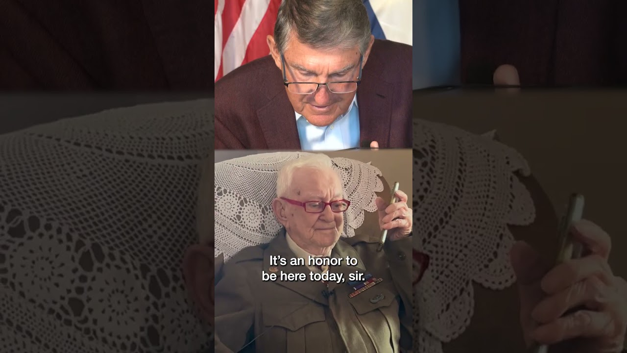 Sen. Manchin Delivers Bronze Star to Ray Brown, West Virginia World War II Veteran