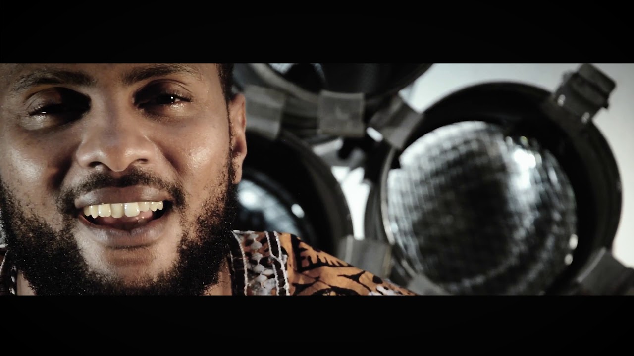 Lil'Simba - Tsini Triniye Kale (Vidéo officiel)