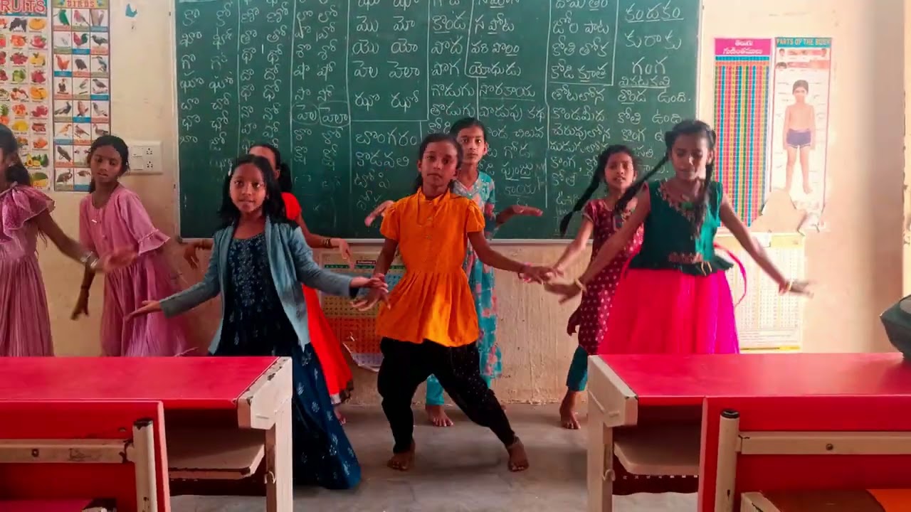 Akasam thana rekkalatho Song Performed by 5th Students 