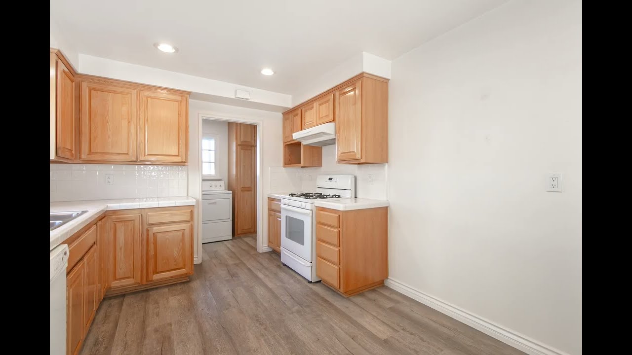 23042 Gilmore St, West Hills, CA 91307