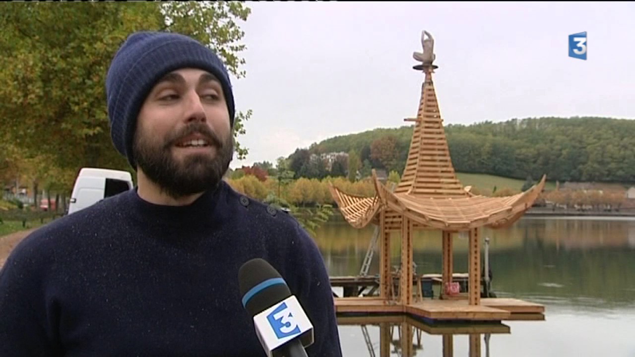Construction d'une pagode...&agrave; la Clayette en Sa&ocirc;ne-et-Loire !