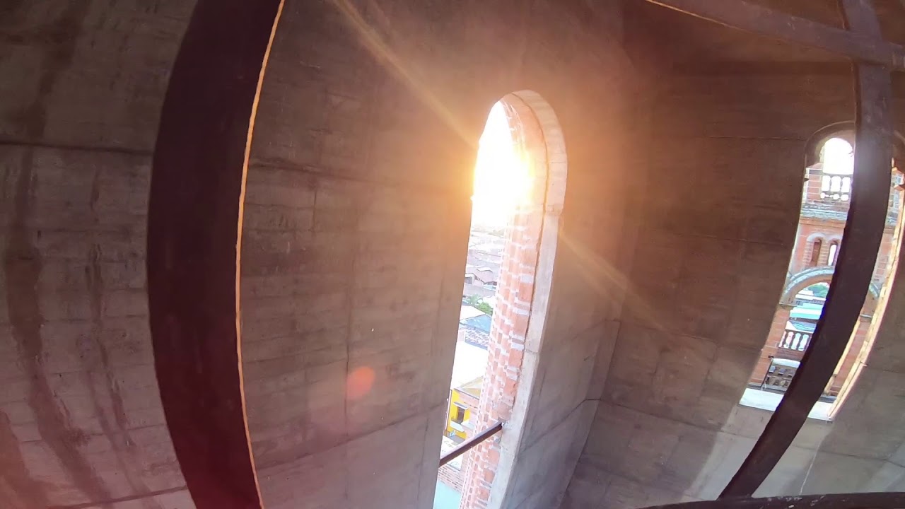en la cima de la catedral de Palmira | lo mas alto del centro de Palmira 