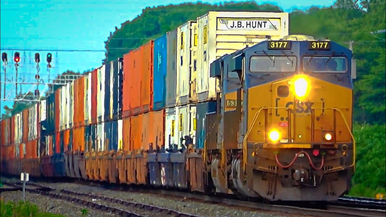 One Engine Pulls 2 Trains At The Same Time! We Have A Few DPU Alright's! Happy Engineer Waves At Us!