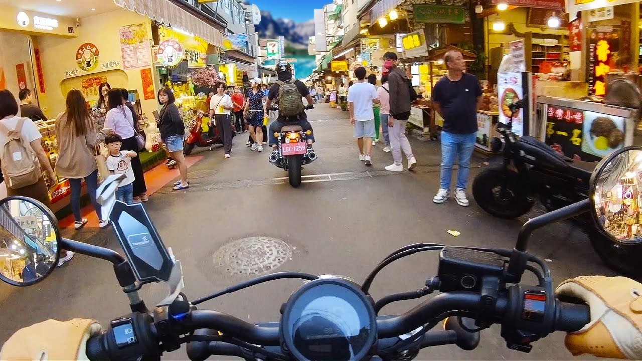 A Beautiful Ride Through Taiwan's Tourist Trap