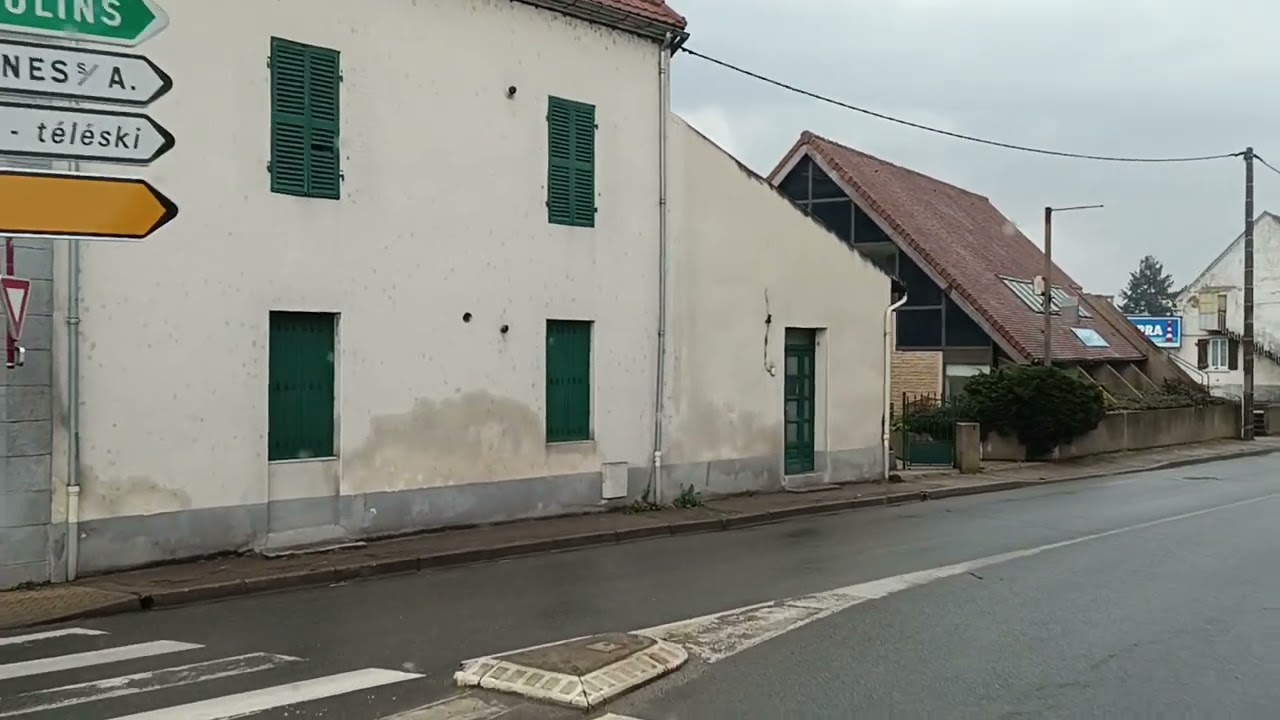 Road D2009, Saint-Pourçain-sur-Sioule, Commune in France, 15:27, 22.02.2023