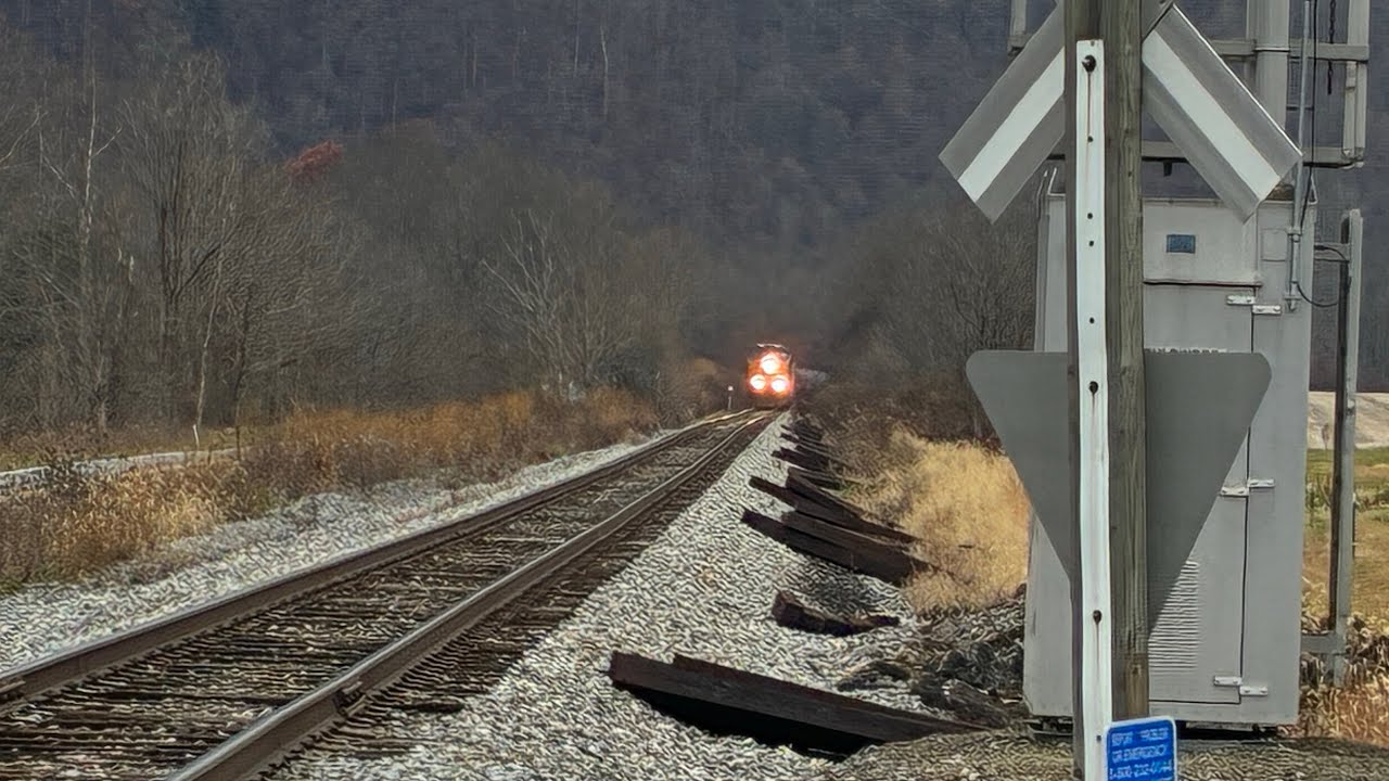 Csx 1982 trails on M832 through the low point in Ursina PA.