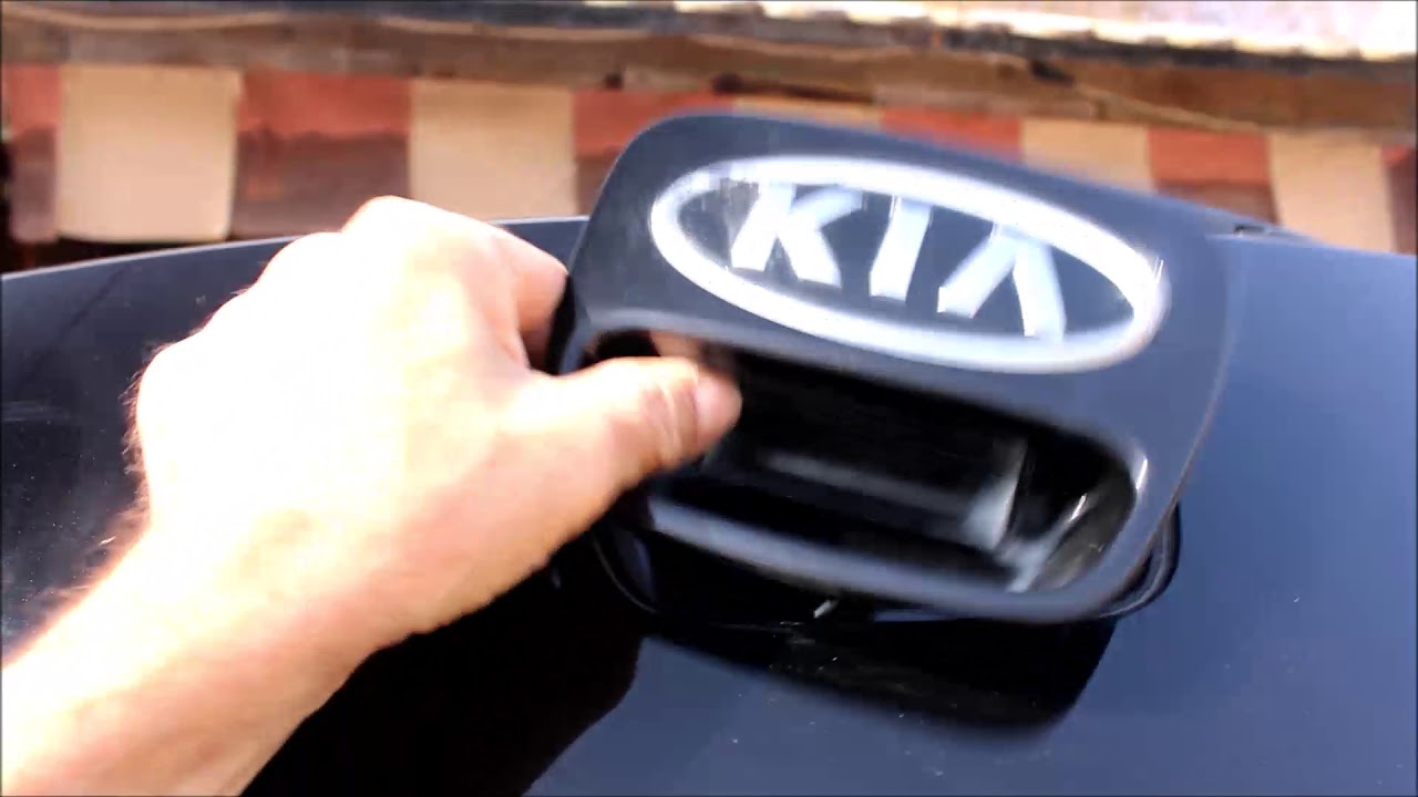 REPARATION DU CAPOT ARRIERE  D' UNE KIA RIO