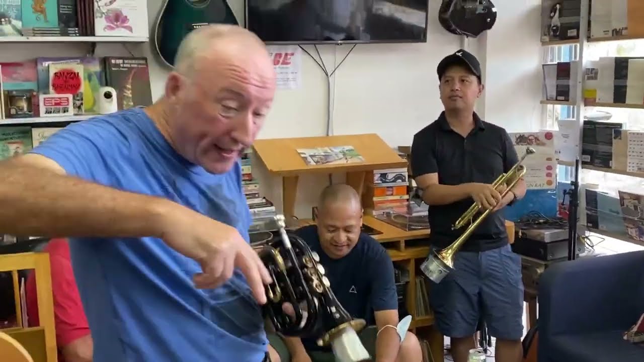 The Hong Kong Hiking Buskers 1of 3
