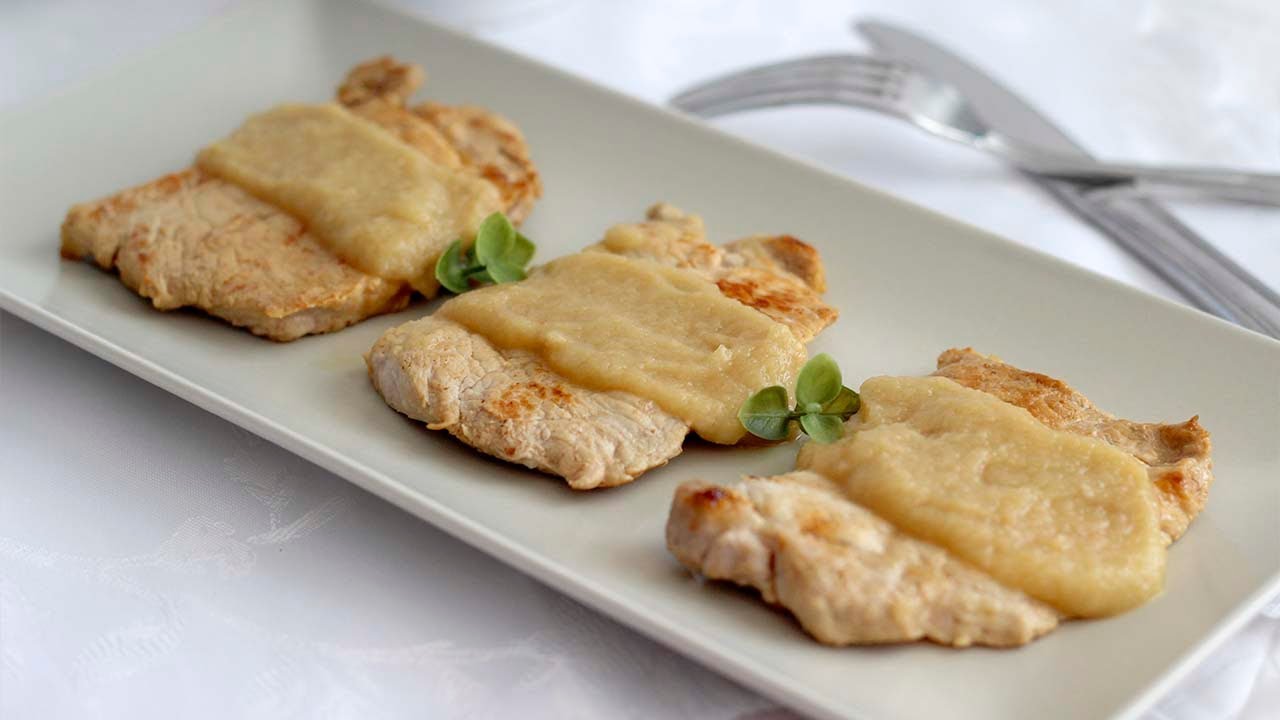 FILETES DE LOMO CON SALSA DE CEBOLLA Y VINO BLANCO