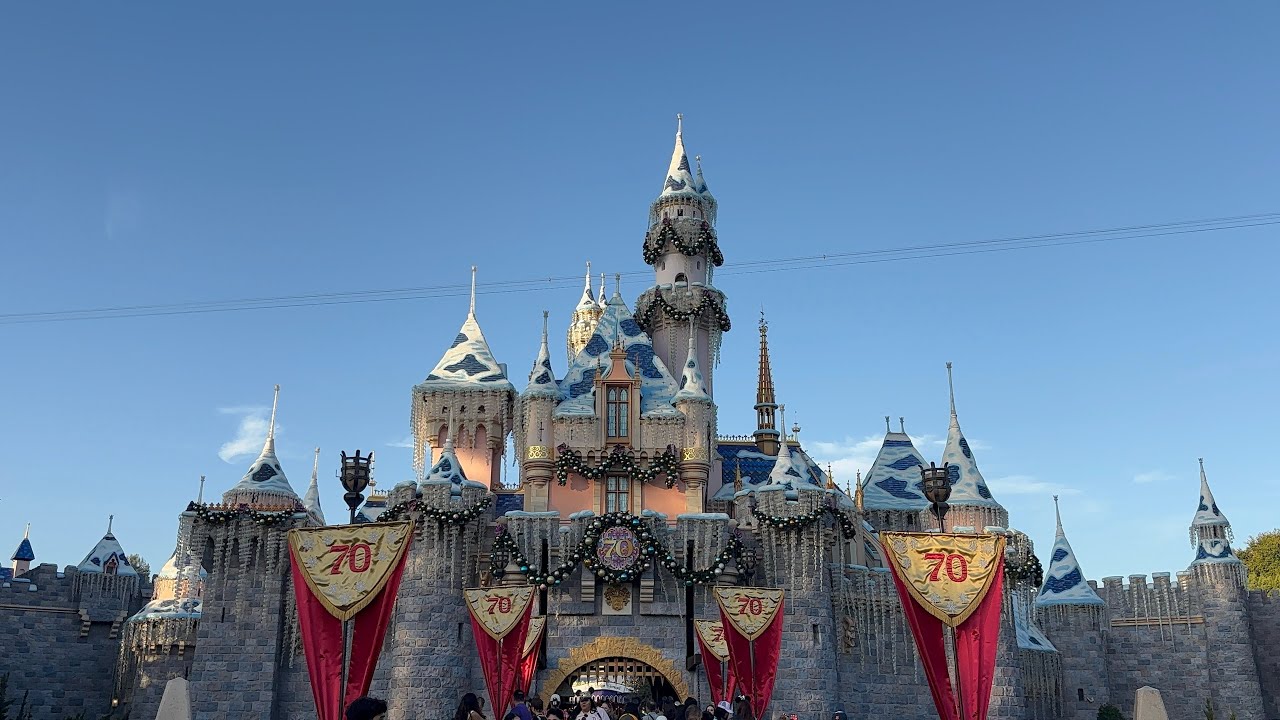Disneyland and Disney California Adventure Christmas Park Tour (12/19/2025) 