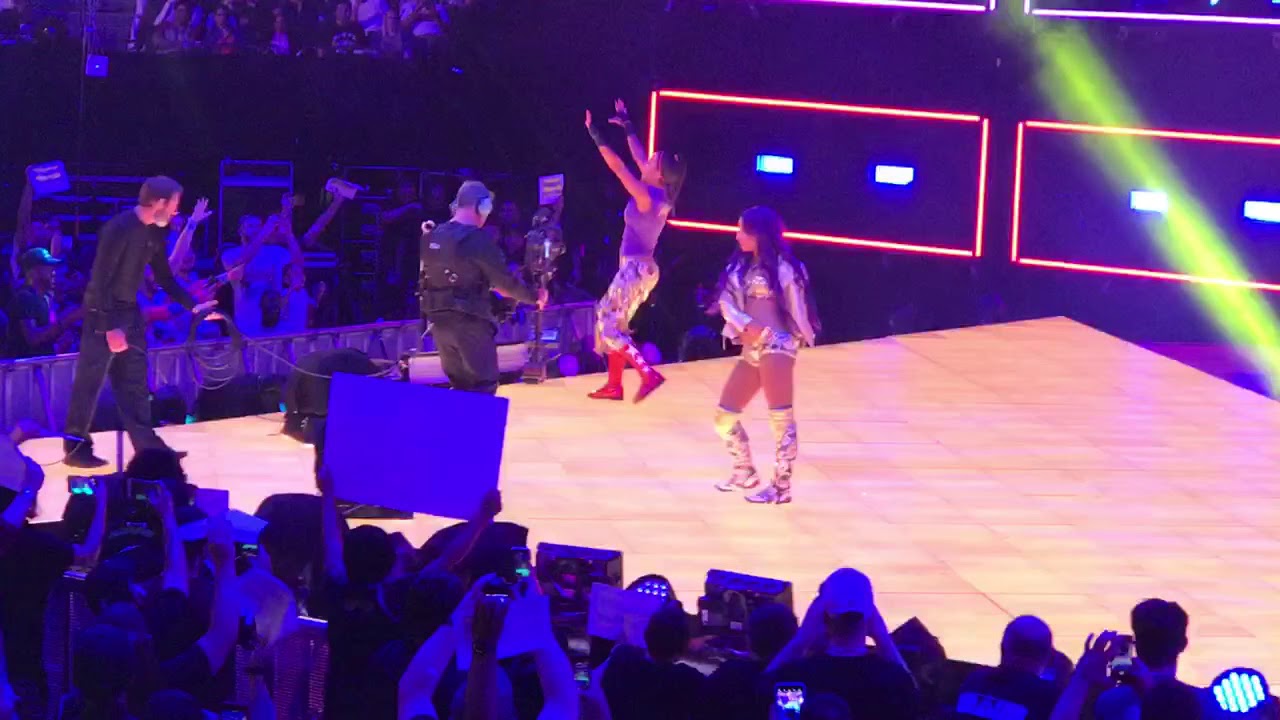 BossNHugConnection entrance live on Raw