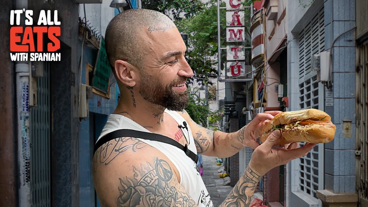 Saigon's Best Pork Roll! 🇻🇳 - It's All Eats