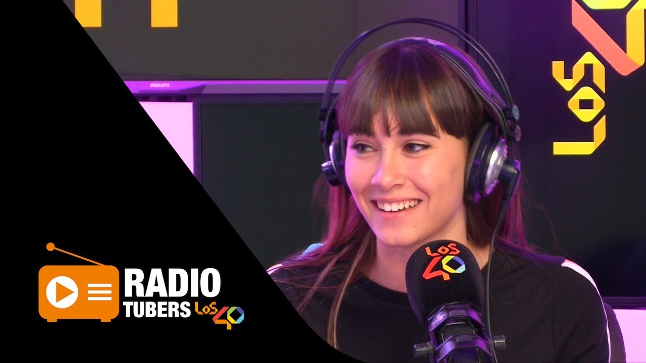 Adivinando series con Aitana War en Radiotubers