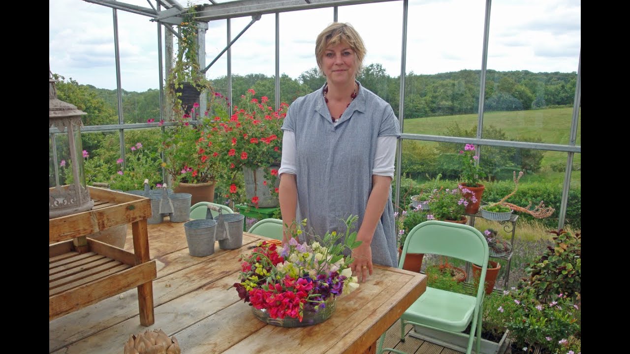 How to make a sweet pea table centrepiece
