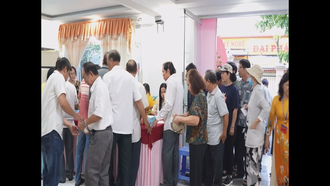 Đến 11h30 toàn phường Phú Lợi có trên 55.000 cử tri đi bầu