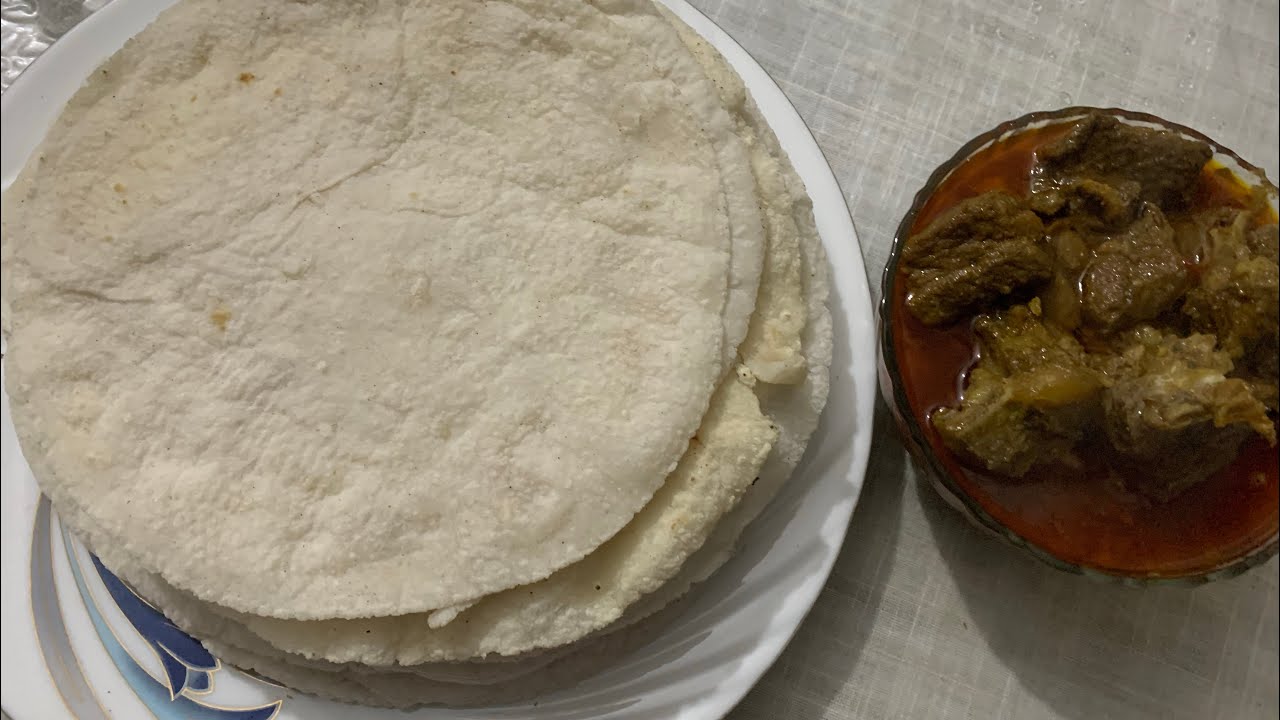 গুরু মাংসের ভুনা আর চালের রুটি 