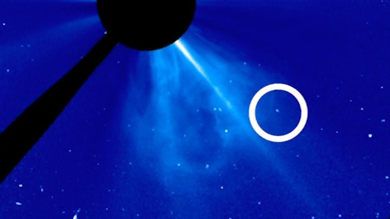 Comet dives into sun as SOHO spacecraft watches