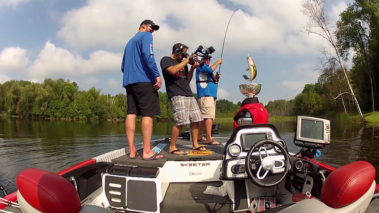 Fishing w/ Bryan Bickell & The Stanley Cup - Dave Mercer's Facts of Fishing 2014 Full Episode #9