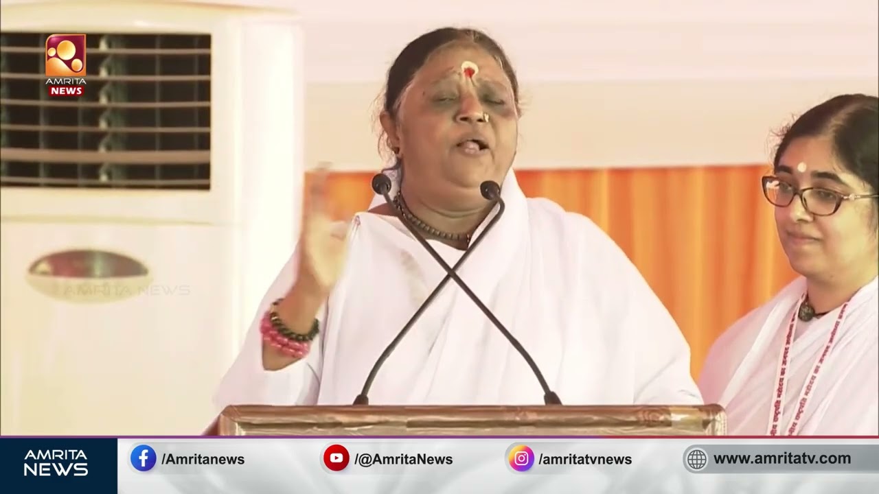 ശ്രീരാമയന്ത്രം പ്രതിഷ്ഠാ മഹോത്സവം ; ജയ് ശ്രീറാം വിളികളോടെ അമ്മയെ വരവേറ്റ് സദസ്സ്