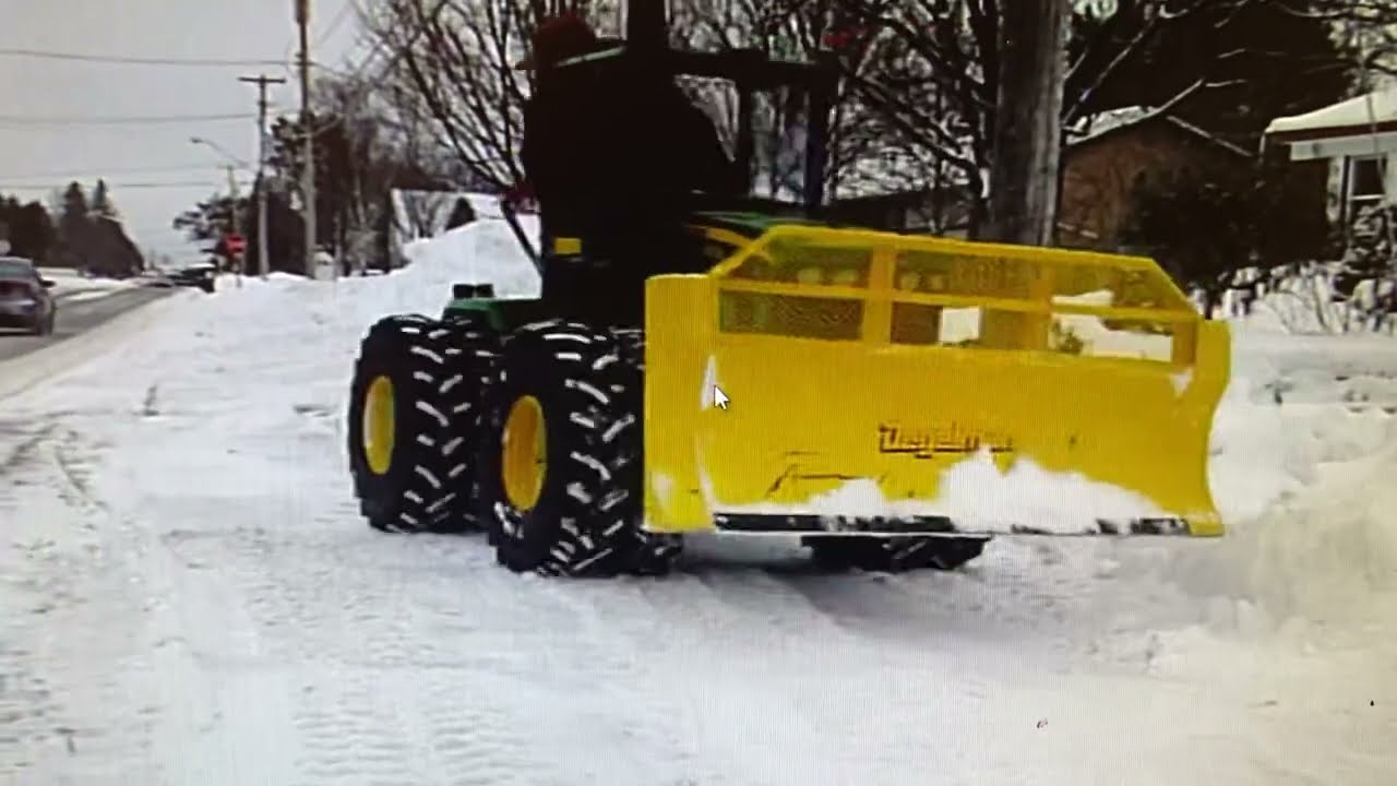 Articulating Steiner 430 Max snowplowing!