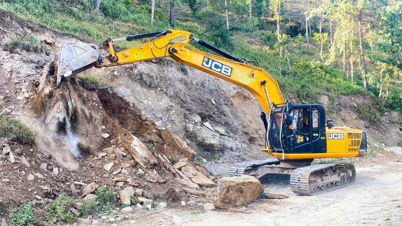 Watch a JCB Excavator Clear a Path Through Landslide Debris | Excavator Videos | Trackhoe