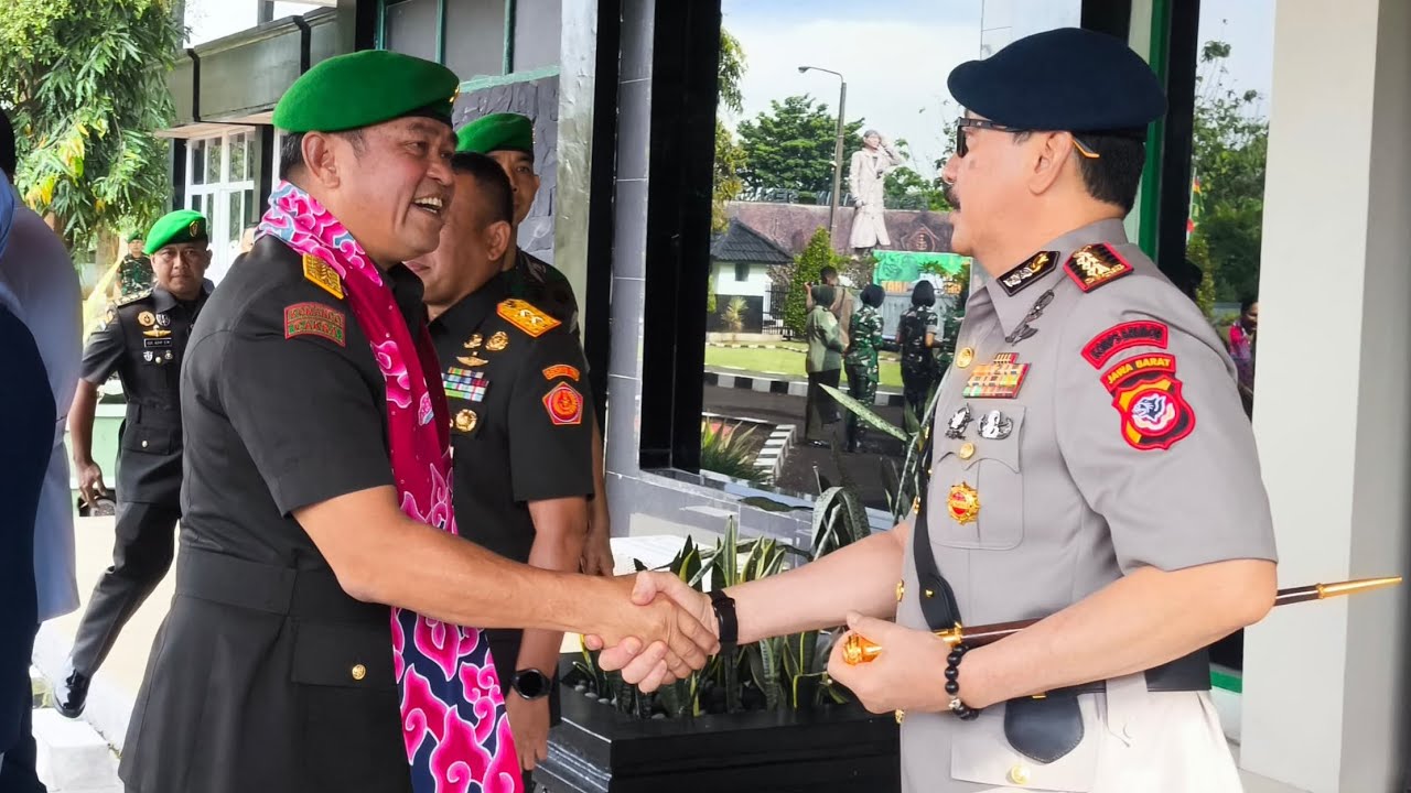 Dansat Brimob Polda Jabar Hadiri Upacara Hari Juang TNI AD Tahun 2025 di Brigif Cimahi